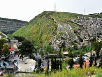 الجو غائم وسديمي والحرارة اعلى من معدلاتها