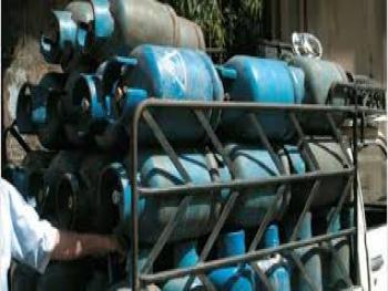 قرار منع التجول بين الريف والمدينة يحرم مواطنين من الغاز