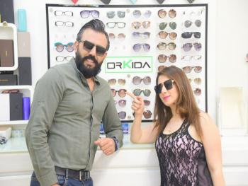 هذا ماجمع الفنانة جوري علي والسيد عمار الملا في أوركيدا للنظارات في دمشق