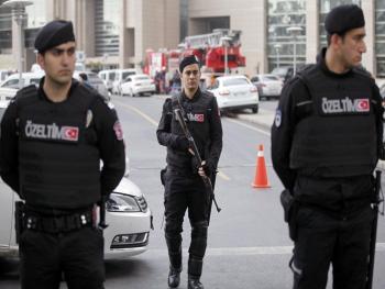 النظام التركي يعتقل خمسة سوريين بينهم أطباء لافتتاحهم مشفى ميداني