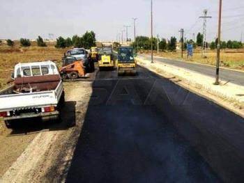 إعادة تأهيل طريق عتمان خربة غزالة بريف درعا الذي خربه الارهاب بكلفة 200 مليون ليرة
