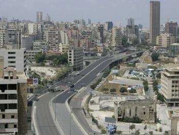 موكب سياسي يوقف مئات السيارات في بيروت