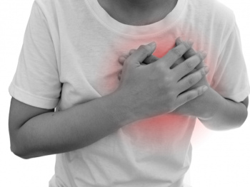 الشعور بالألم في هذا الجانب من صدرك قد يعني أنك في خطر