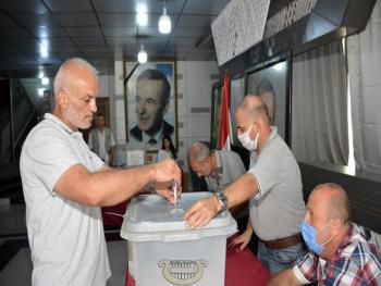 فرز 700 صندوق من أصل 913 صندوقاً انتخابياً في اللاذقية ولا اعتراضات من المرشجين 