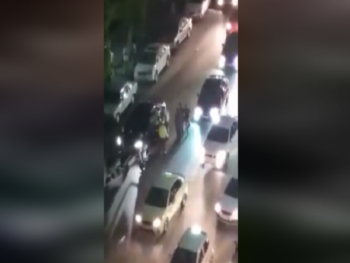 وزارة الداخلية تنشر فيديو ملاحقة سيارة صدمت سيدتين في احد شوارع اللاذقية