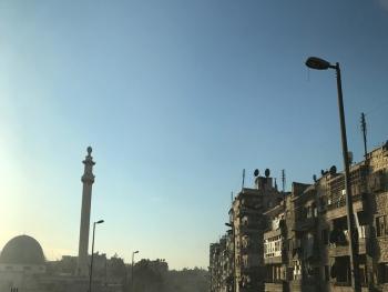 العثور على رفات 10 أشخاص في حفرة للصرف الصحي شرق حلب