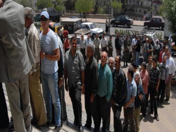 اصحاب افران يطالبون بتفعيل البطاقة الذكية للتخلص من الازحام على الافران في حلب