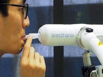 سنغافورة تطور اختباراً لتحليل التنفس يكشف الإصابة بكورونا خلال دقيقة واحدة