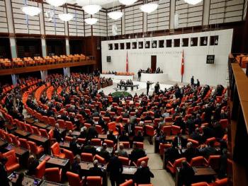 أنباء عن موافقة برلمان النظام التركي على إرسال جنود أتراك إلى أذربيجان