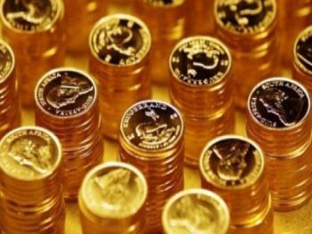الإقبال على «الليرات والأونصات» يرفع أسعار الذهب إلى أرقام قياسية