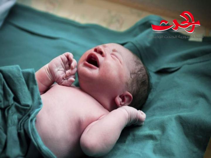 في حادثة غريبة من نوعها..ولادة في السرفيس بريف دمشق 