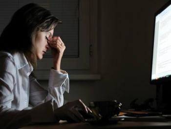مخاطر العمل الليلي على النساء