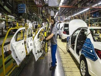 المصانع الإيرانية تنتج أكثر من 140 ألف سيارة خلال شهرين