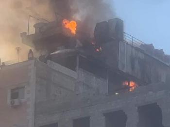 وفاة شخص وإصابة 13 جراء حريق بفندق في مدينة السيدة زينب