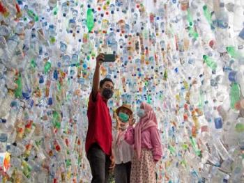 في إندونيسيا متحف من النفايات ؟!