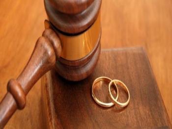 نسب الطلاق تنخفض نحو 10 بالمئة عن عام 2020 في محافظة دمشق. 