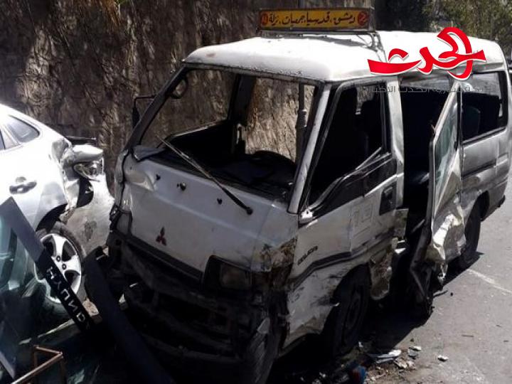 إصابة 6 أشخاص بجروح أثر اصطدام خمس سيارات على طريق الربوة بدمشق