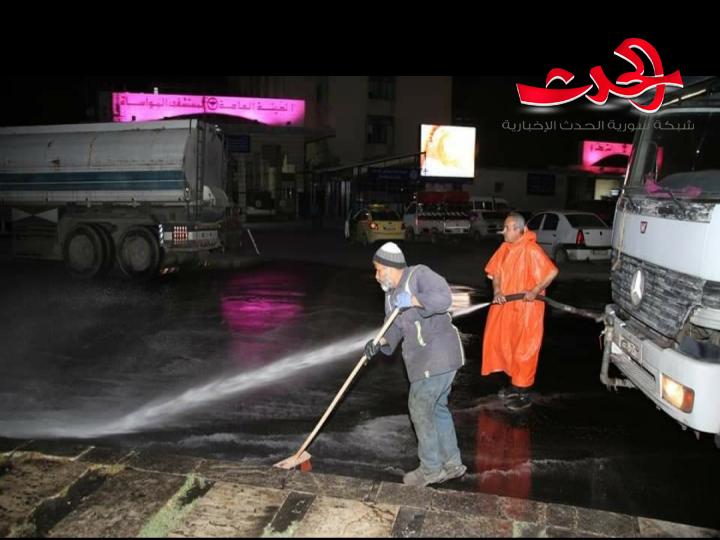 في منتصف الليل  الوزير مخلوف يجول على عمال النظافة المناوبين بمناسبة عيدهم 