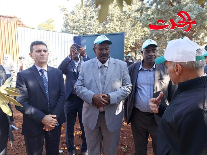 وزير الزراعة السوداني يزور محطة بحوث ازرع التابعة لاكساد