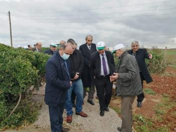 وزير الزراعة الفلسطيني يزوز محطة بحوث ازرع