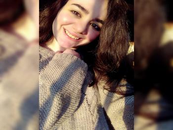 كوب شايٍ مُحلّىٰ مُثقلًا بـحُزني/ بقلم سارة الصفدي