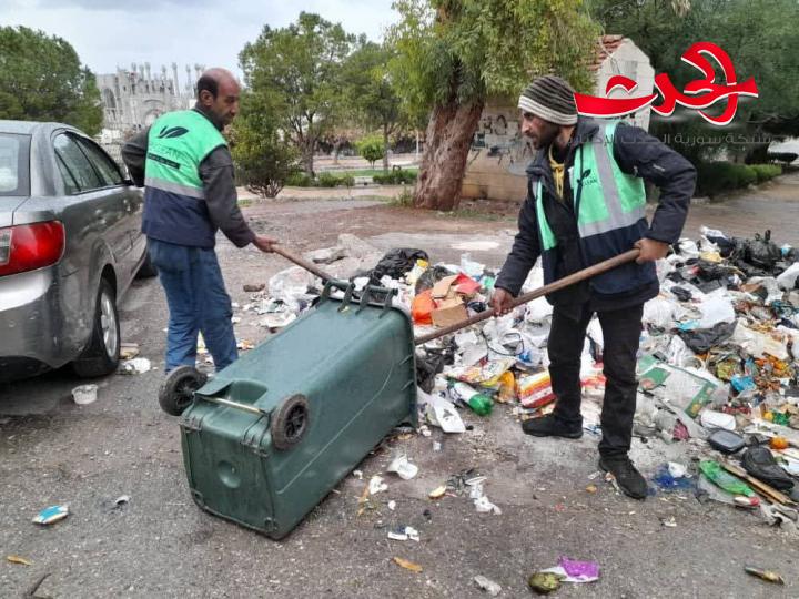 أعمال نظافة لإعادة الألق إلى اللاذقية
