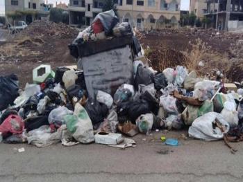 شكاوى من تراكم القمامة في شوارع حمص.. مدير النظافة: بدأنا العمل على ترحيلها