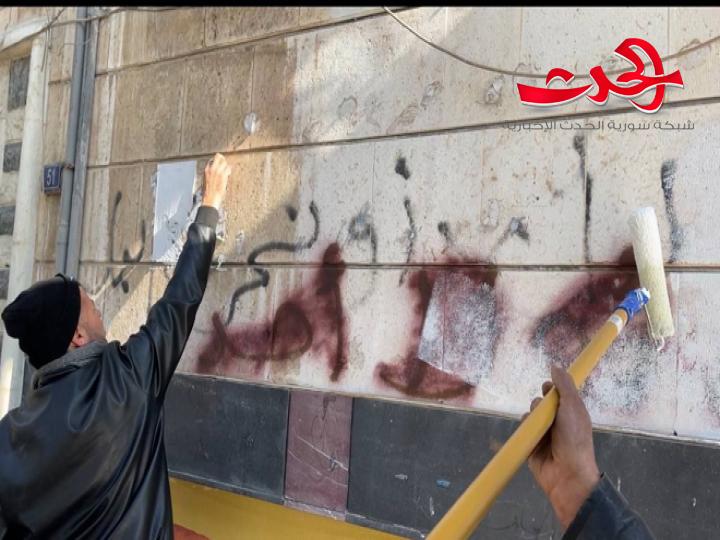  حملة تنظيف لإزالة رموز النظام البائد في حماة