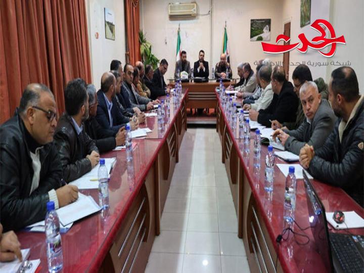 وزير الزراعة يجتمع بالعاملين في هيئة تطوير الغاب