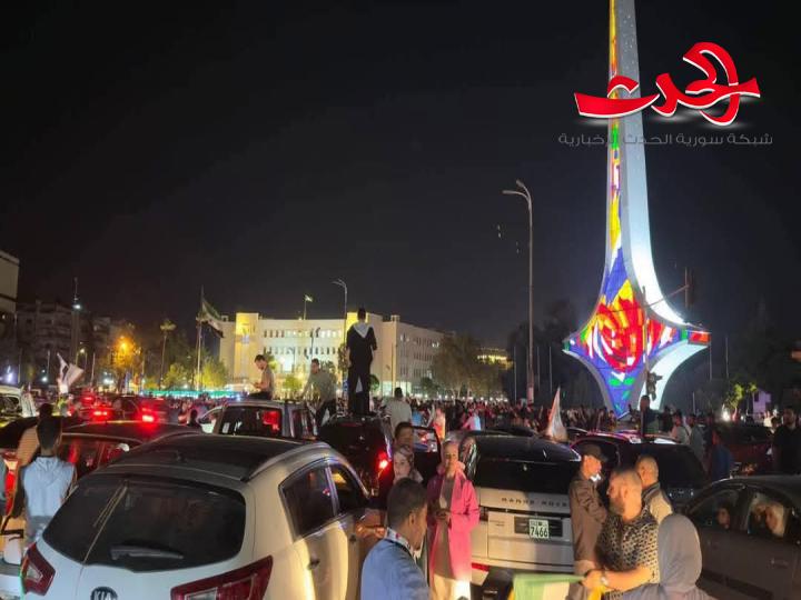 أهالي دمشق تحتفل بقرار الرئيس الأمريكي رفع العقوبات المفروضة على سورية