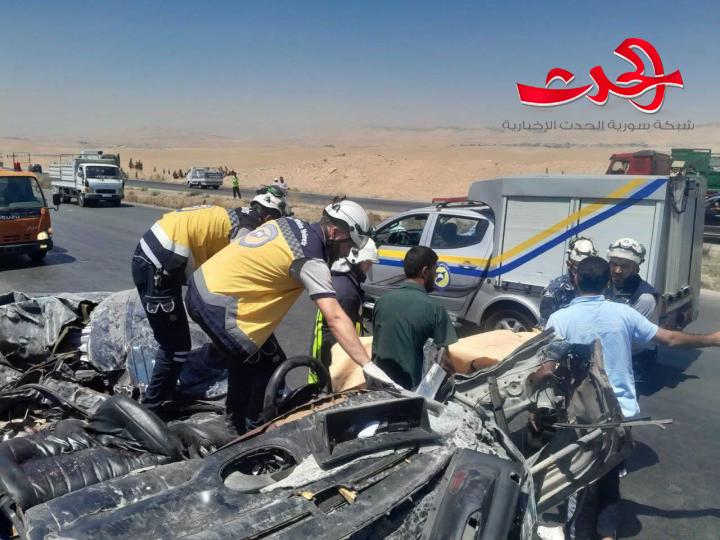 وفاة 3 مدنيين في حادث تصادم سيارتين على الطريق الدولي دمشق - حمص