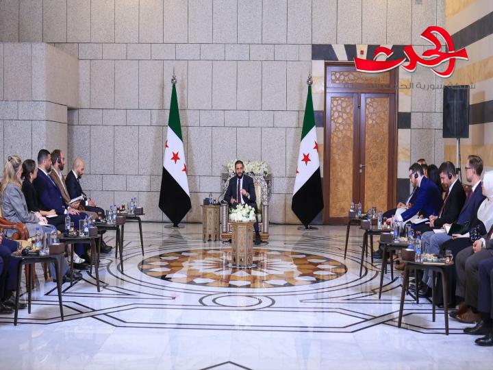 "الرئيس الشرع": يلتقي باحثين وصحفيين من كُبرى المراكز البحثية والصحف ووكالات الأنباء