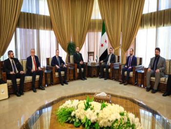 الوزير الشيباني يلتقي وفداً من الجمهورية الصربية