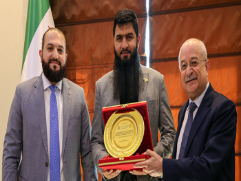 تكريم مدير نقل دمشق بعد إحباطه محاولة تجاوز إداري داخل المديرية