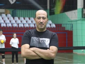 في معسكر منتخب كرة الطائرة للسيدات.. رئيس البعثة بلال كوران : انجزنا كافة ترتيبات المنتخب